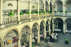  Italian Courtyard (Italiyskyy dvoryk)